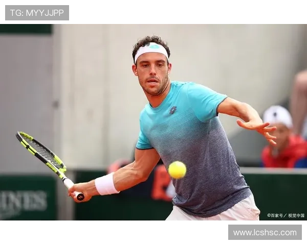 网球赛事激战正酣：各大明星纷纷亮相，争夺年度冠军宝座